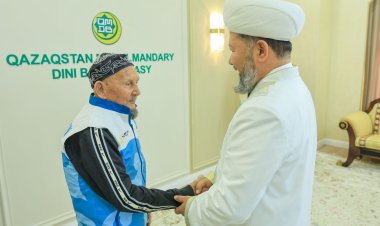 Бас мүфти павлодарлық ақсақалды қажылыққа шығарып салды