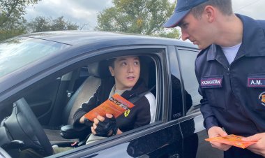 Павлодарские спасатели раздали памятки и сладости