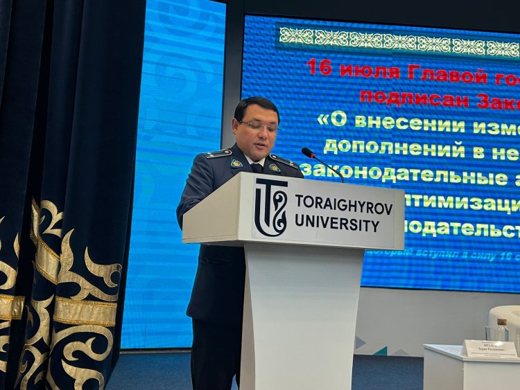 Павлодарда студенттерге заңдағы жаңа өзгерістер түсіндірілді