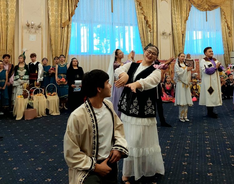 Павлодарда мектеп ұжымдары ұлттардың сабақтастығын сахналады