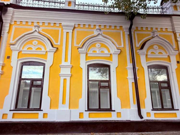 В Павлодаре завершена реставрация фасада здания купца Дерова