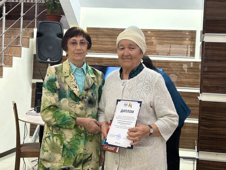 80 жастан асқан павлодарлық ұстаз өлкенің тарихын кітапқұмарлықпен зерделейді