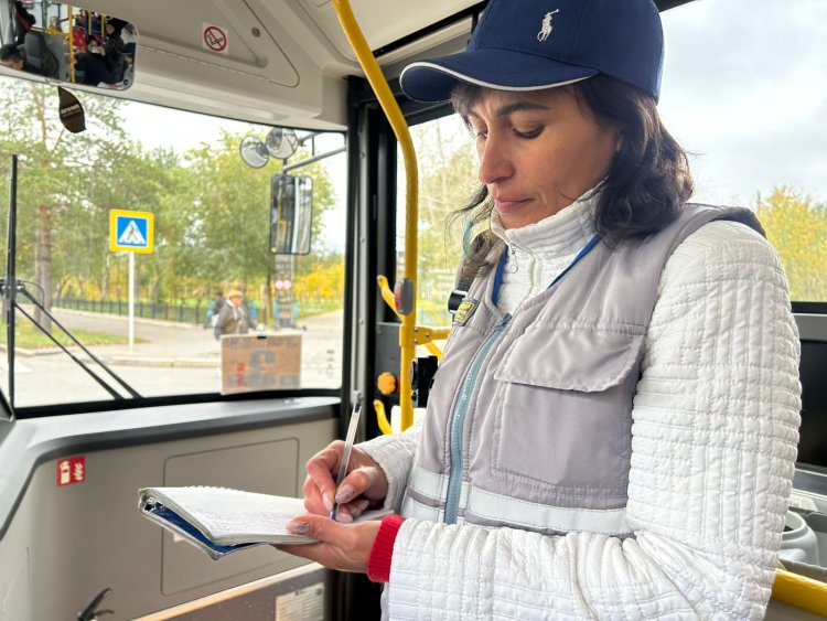 Автобустағы тәртіп: Павлодарлық бақылаушы көлік саласындағы назымен бөлісті