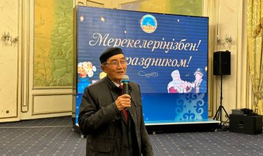 В Павлодаре учителей-ветеранов поздравили сразу с двумя праздникам