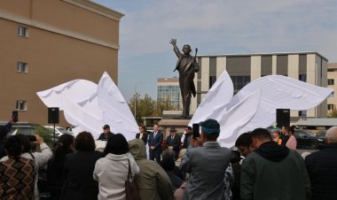 Президент направил поздравление по случаю открытия памятника Нургисе Тлендиеву