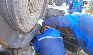 Павлодарские спасатели извлекли тело водителя, погибшего после ДТП