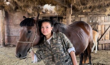 Баянауылдың аруы сабыр мен мейірім арқылы асау жылқыларды жуасытуда