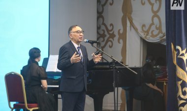 Торайғыров университетінің 65 жылдығына Шахимардан Әбілов көне рояль сыйлады
