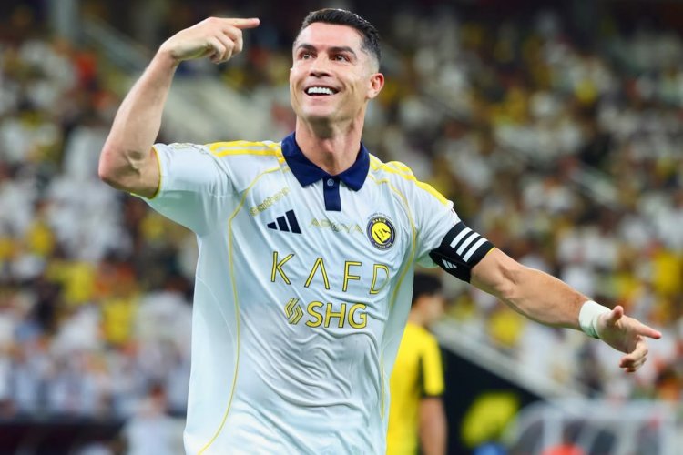 Сексуалды аяқтары бар юбкадағы қыз онлайн