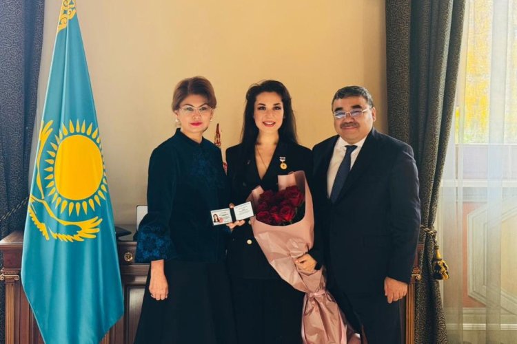 Бірінші рет жыныстық қатынасқа түскенде ауырады ма? Жалаңаш орыс студентінің суреті