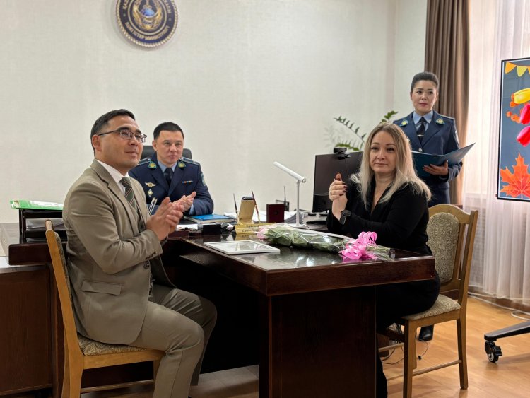 Павлодар полицейлері өздерінің ұстаздарын құттықтады