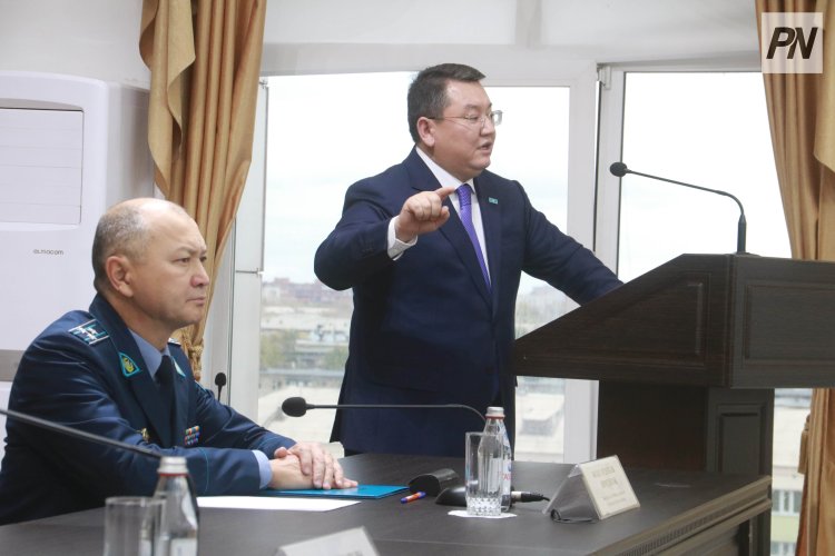 Павлодарда учаскелік полиция қызметінің рөлі мен цифрлық қауіпсіздік мәселелері талқыланды