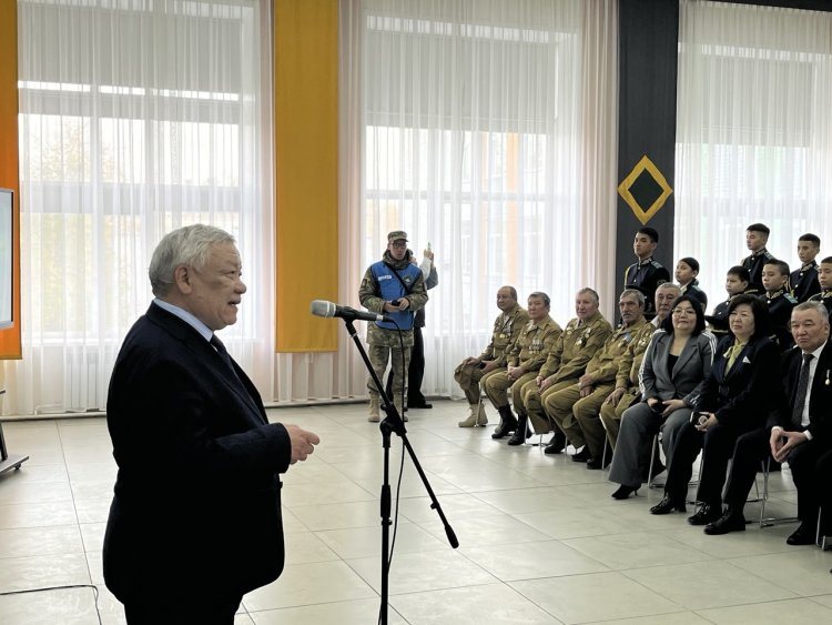 Народный герой объяснил павлодарским кадетам, как зарабатывать «пятерки»