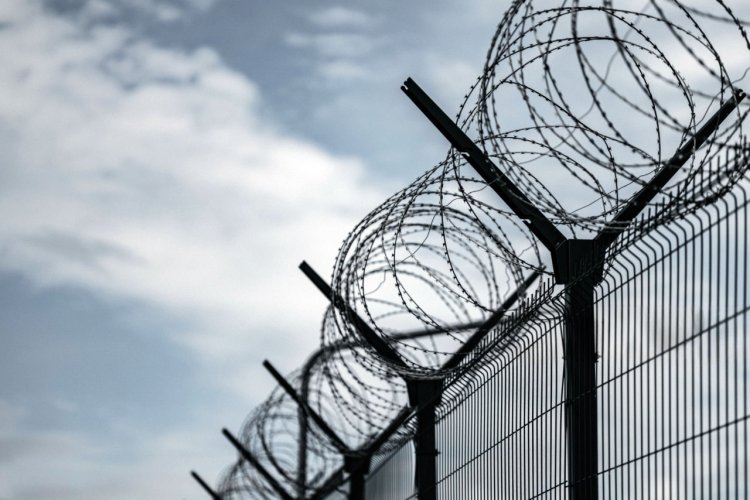 Павлодар облысында ер адам түрмеге телефон өткізбек болды