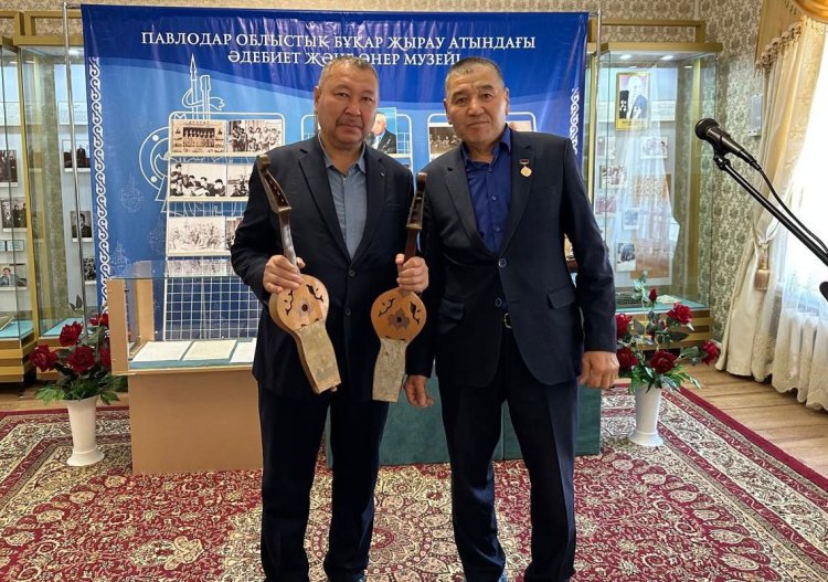 Павлодардағы музейге Шәкен Рақышевтің қолөнері сыйға тартылды