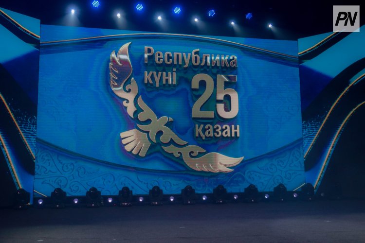 Президент наградил представителей трудовых династий и простых рабочих