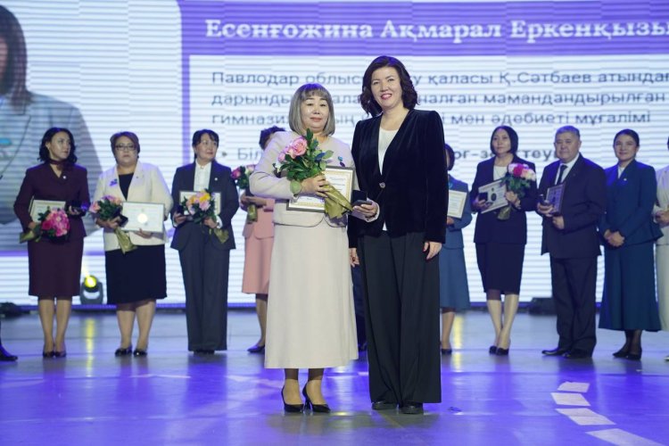 Педагог из Аксу стала лучшей в стране