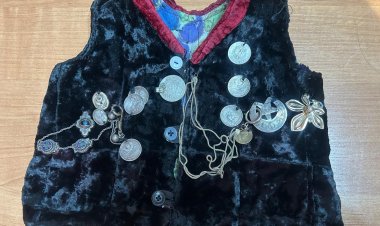 Павлодар музейінде бір ғасыр бұрын тігілген кеудеше сақтаулы