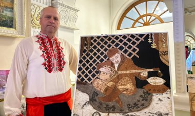 Тереңкөлдік этнос өкілі қайыңнан қазақы картиналар жасауда