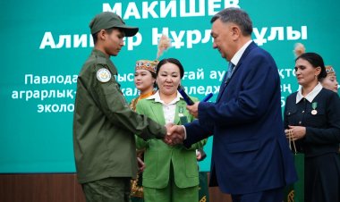 В столице наградили павлодарцев – организаторов трудового воспитания молодёжи