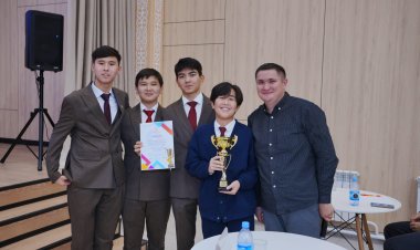 Павлодарские школьники встретились на сцене ради смеха