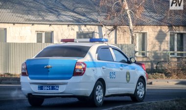 Полицейские подарили маленьким павлодарцам патрульные машинки