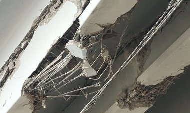 В Павлодарской области грузовик повредил балку моста