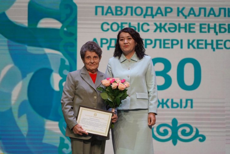 Павлодарда ардагерлер кеңесінің мүшелерін марапаттады