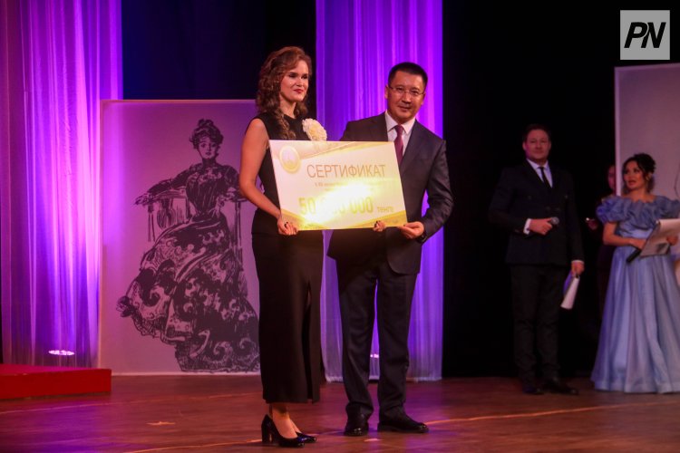 Павлодарский театр отпраздновал 80-летие и получил миллионы в подарок