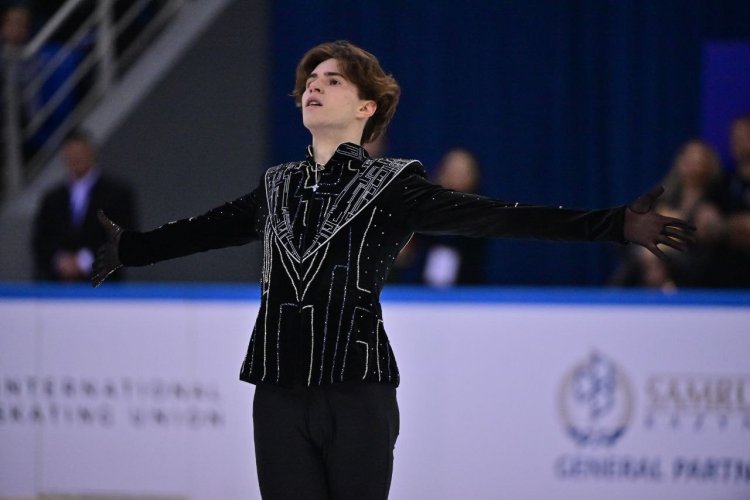 Қазақстандық мәнерлеп сырғанаушы АҚШ-та күміс жеңді