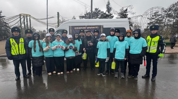Павлодар полицейлері үлгілі жүргізушілерді марапаттады