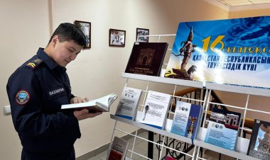 В Экибастузе пожарные поучаствовали в книжной выставке ко Дню независимости