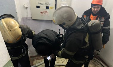 В Павлодаре при пожаре в пятиэтажке спасли пять человек