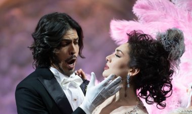 Павлодарка триумфально отметила юбилей «Веселой вдовы» в Пекине