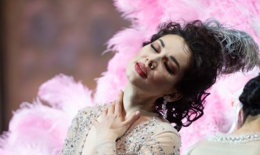 Павлодарлық әнші «Көңілді жесірдің» мерейтойын Пекинде атап өтті