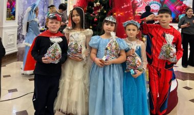 В Павлодарском районе детям вручили по 100 тысяч тенге в канун Нового года