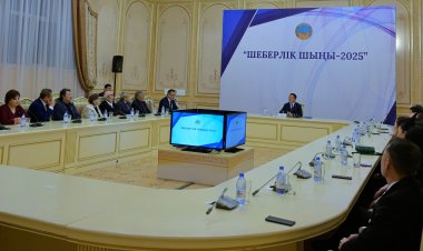 Асаин Байханов встретился с творческой интеллигенцией