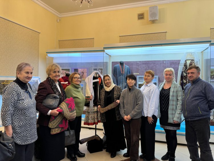Павлодарда татар ұлтының жүз жылдық қамзолы көрсетілді