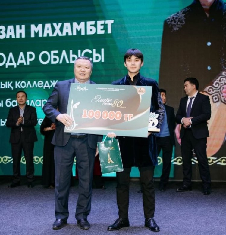 Павлодарлық әнші микрофонсыз-ақ семейліктерді вокалдық өнерімен тамсандырды