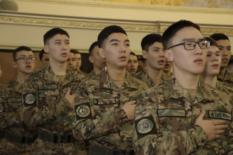 Павлодарда сарбаздарды үйлеріне құрметпен шығарып салды