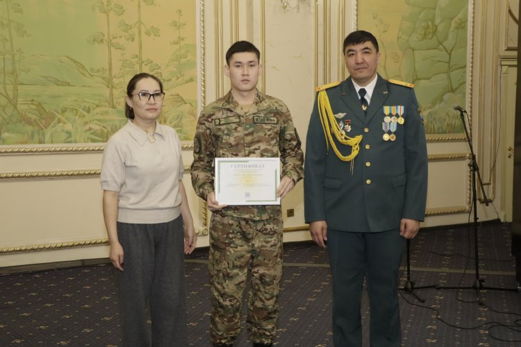В Павлодаре торжественно проводили в запас бойцов Национальной гвардии