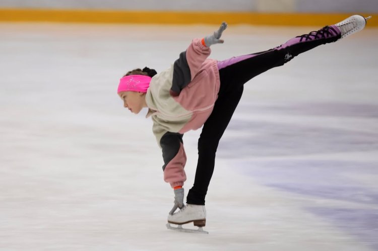 Павлодарлық жас мәнерлеп сырғанаушылар итальяндық конькимен сырғанай алады