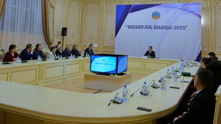 Асаин Байханов встретился с творческой интеллигенцией