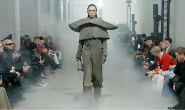 Павлодарец дебютировал на Paris Fashion Week в наряде легендарного модельера