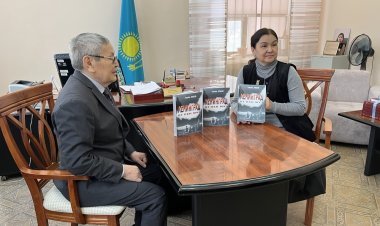 Павлодарский автор передал библиотеке книгу о блокаде
