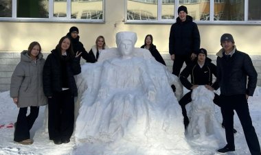 Қардан қашалған кейіпкерлер: Павлодарлық оқушылар ертегі әлемін жандандырды