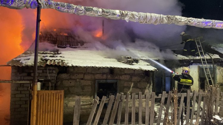 Екібастұзда жеке тұрғын үйдегі өрт кезінде үш адам құтқарылды