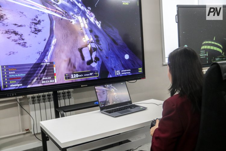 В Павлодаре исполнили мечту молодых людей о полётах