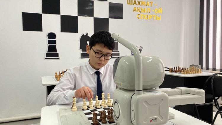 Павлодар облысында мектеп түлектері білім ордасына «ақылды» шахмат сыйлады