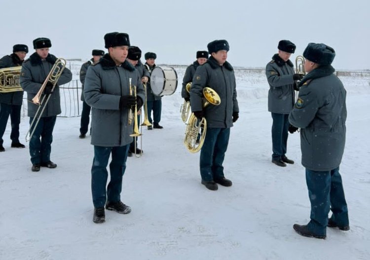 Со столетием поздравил павлодарского ветерана ВОВ оркестр Нацгвардии